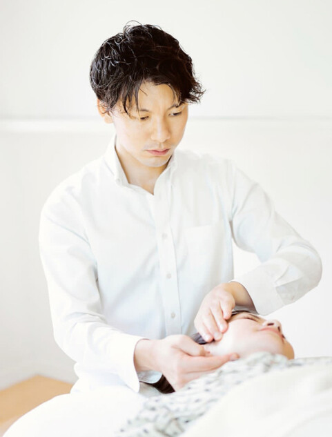 予約1年待ちの小顔サロンを運営する吉田圭吾氏