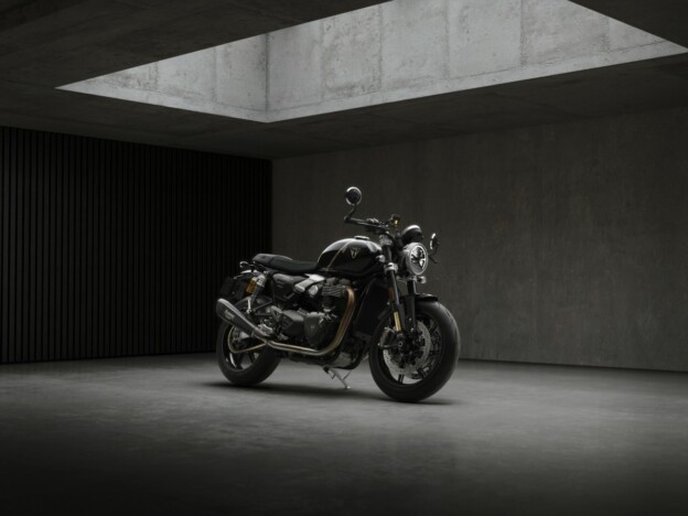 トライアンフ『Speed Twin 1200 TFC』限定750台で登場　カーボン外装と専用カラーをまとう