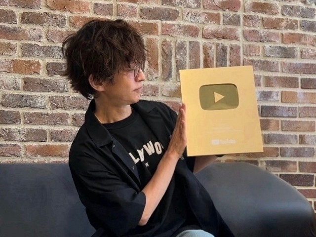 【Thank You 1,000,000 Subscribers!】 tetsuya Unboxes Our Gold Play Button