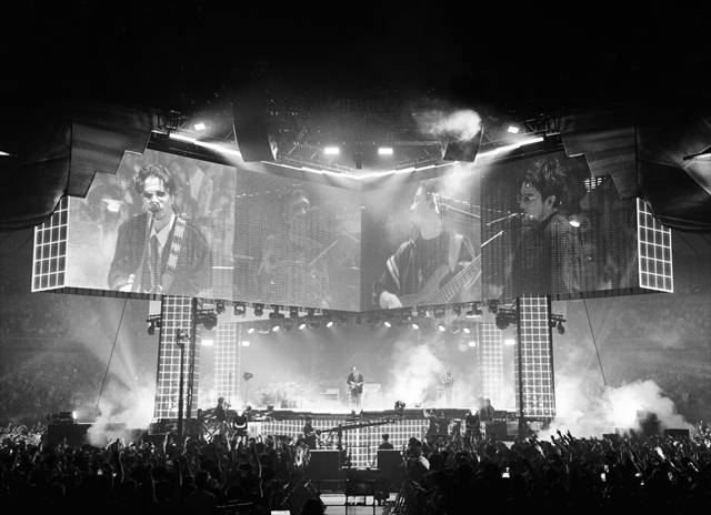 『King Gnu CEN+RAL Tour 2026』横浜公演より（Photo by Toshio Ohno）