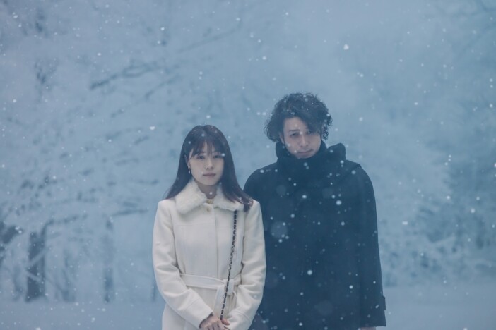 有村架純とオダギリジョーが『失楽園』のような雪中デート　『さとこはいつも』新場面写真