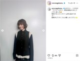 長濱ねる、黒ベストのシックな装いで笑顔の画像