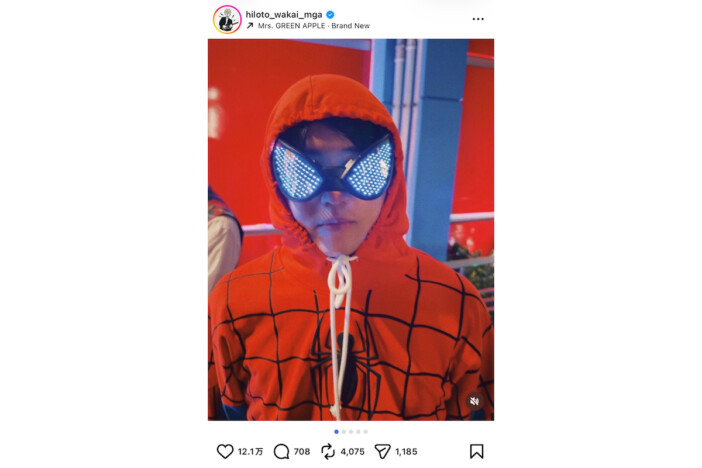 ミセス 若井滉斗、スパイダーマン愛全開の決めポーズ写真　「カッコよ！」「さすがにツボる」「4枚目はもっくん？」