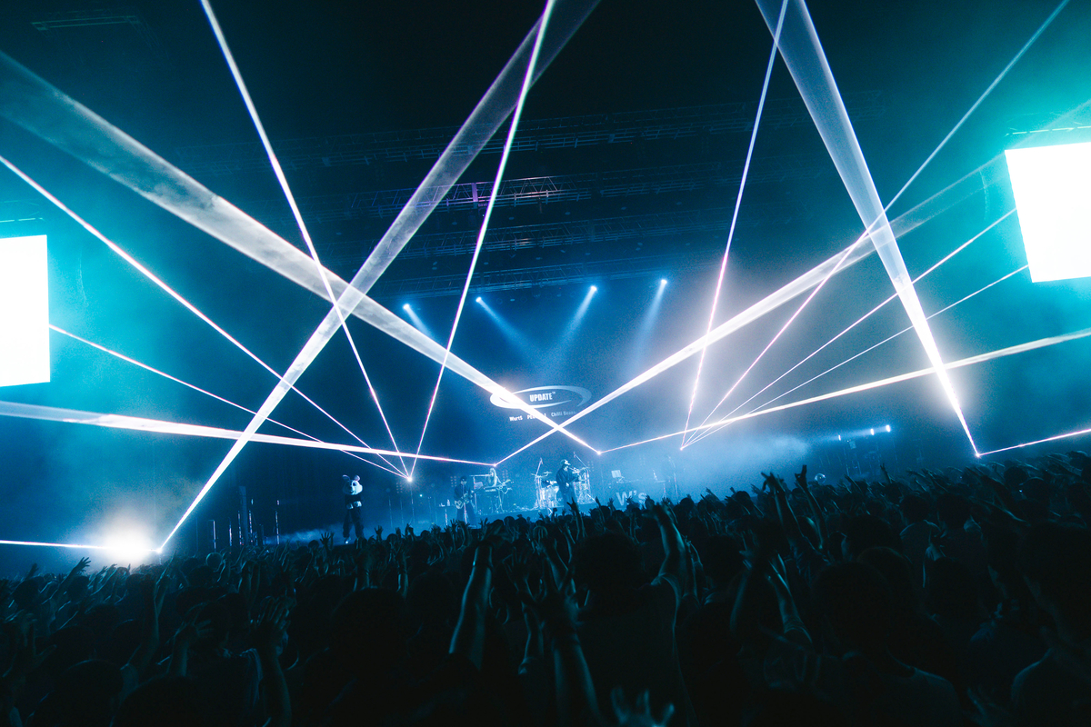 『UPDATE 2.0』WurtSライブ写真(撮影=ヤオタケシ)