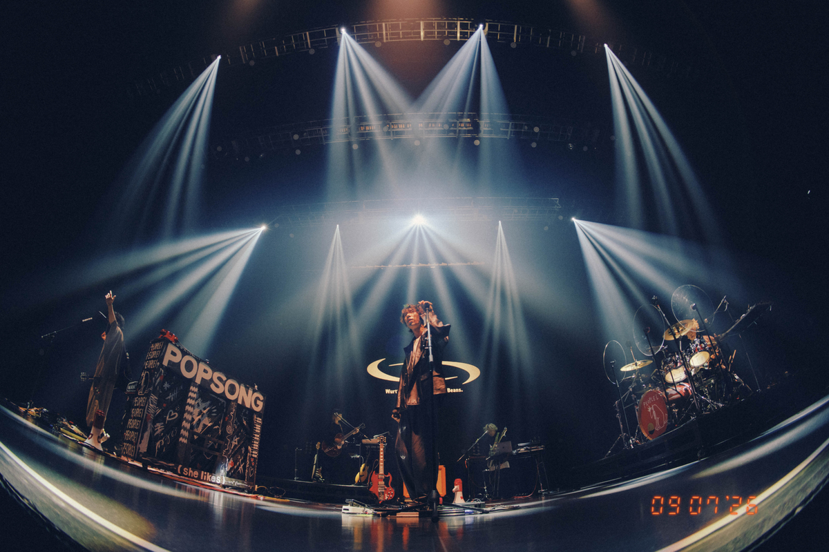 『UPDATE 2.0』PEOPLE 1ライブ写真(撮影=マスダレンゾ)
