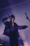『UPDATE 2.0』PEOPLE 1ライブ写真（撮影＝マスダレンゾ）