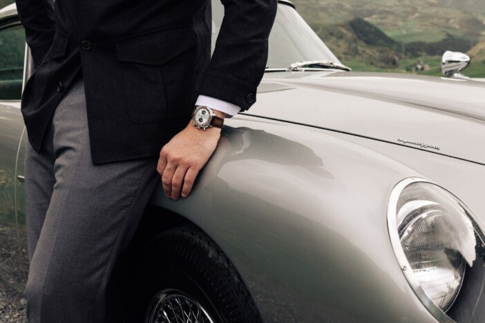 『007』でボンドが着用したトップタイムが現代に ブライトリング×アストンマーティンのDB5トリビュートモデル登場