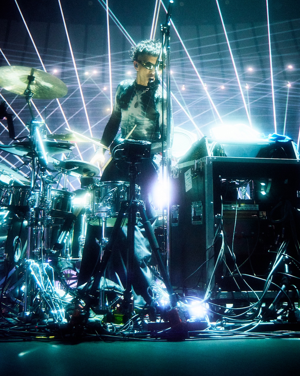 勢喜遊(Dr/Sampler)(Photo by Toshio Ohno)