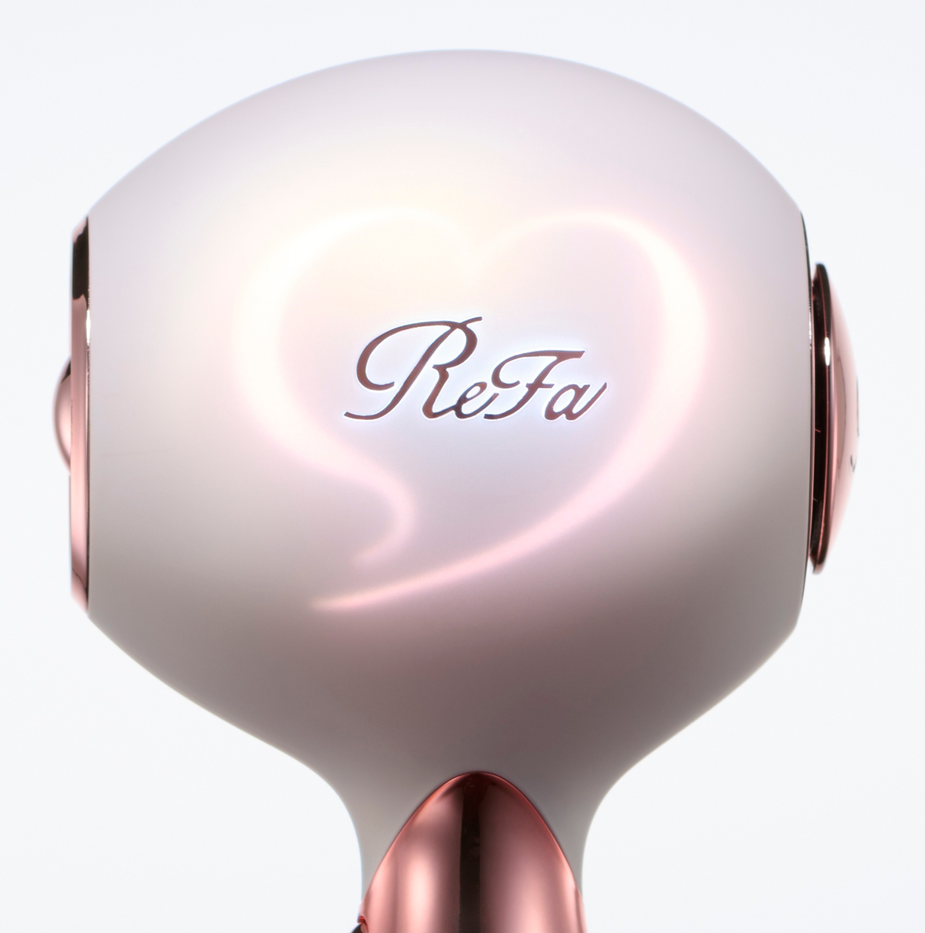 ハートモチーフのドライヤー『ReFa HEART DRYER Aira』