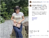 鈴木愛理、デコルテ＆ウインクショットの画像