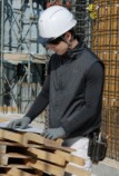 工場・生産現場：空調の届かないラインで、静かに涼しく