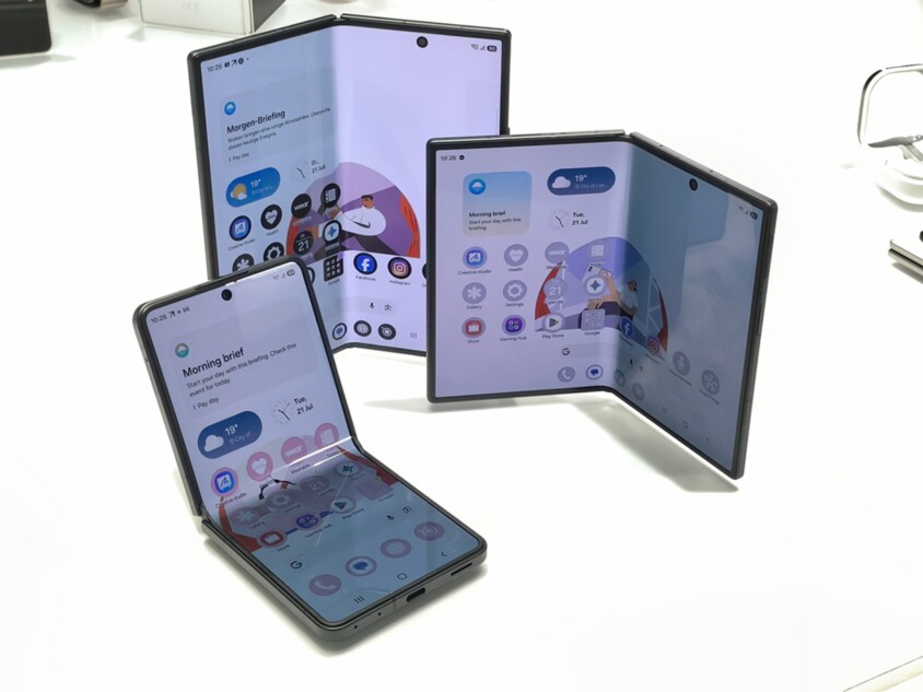 3タイプの折りたたみスマホ