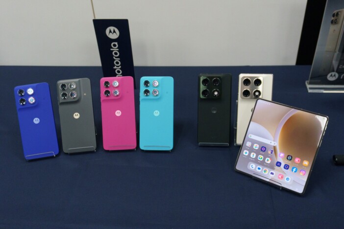 モトローラ初の横開きスマホや米軍規格ミルスペック対応も 夏の新スマホ、色と手触りにこだわった2機種で発売