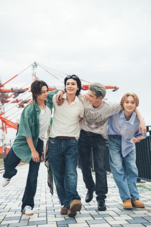 WOLF HOWL HARMONY、初のアーティストブック9月17日刊行へ　素顔や歩みに迫る一冊