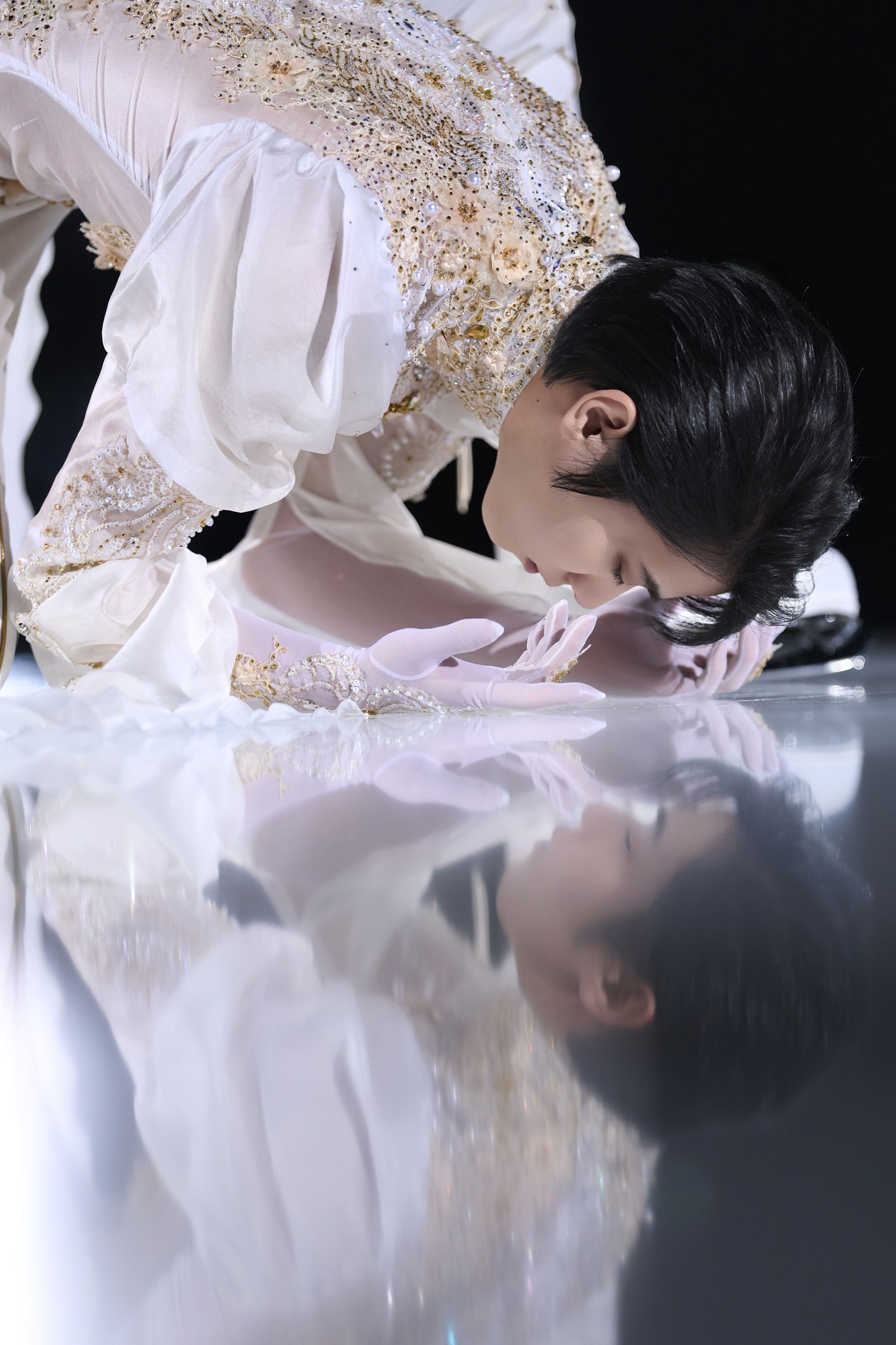 羽生結弦の写真集『Couture on Ice』刊行の画像