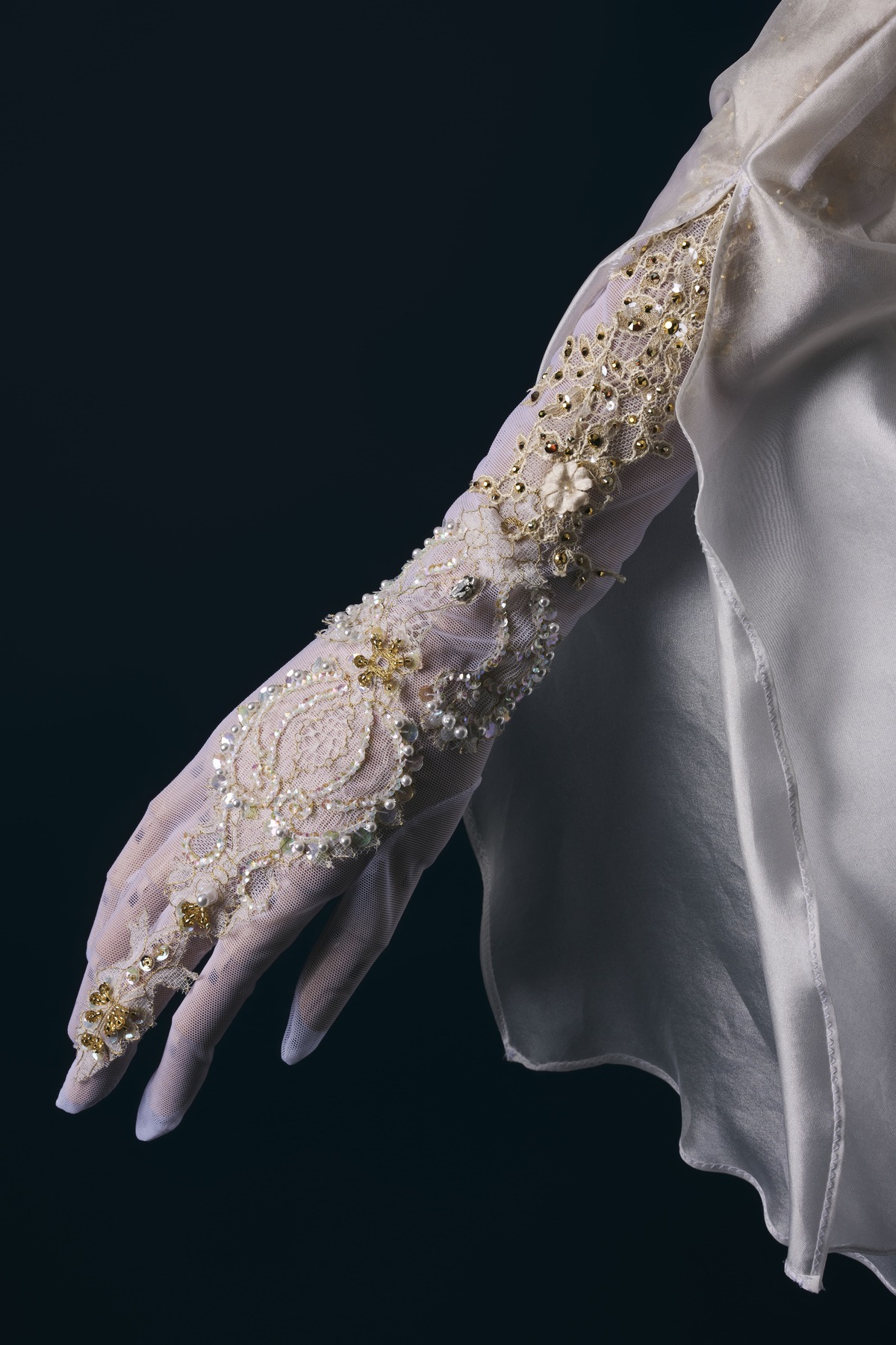 羽生結弦の写真集『Couture on Ice』刊行の画像