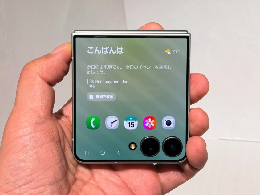 折りたたまれた4.1インチの画面