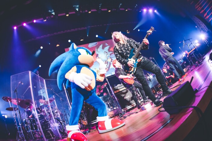 ソニック35周年ライブは“ロックでシンフォニックな祝祭”だった　バンド＆オーケストラ＆ボーカルと奏でたステージを振り返る