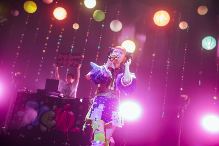 水曜日のカンパネラ、多彩な楽曲で生み出す特大級の幸福! ピーナッツくんも駆けつけた『SUMMER PARTY 2026』