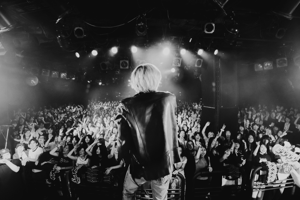 LET ME KNOW ライブ写真