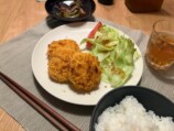 皿に盛り付けた食材