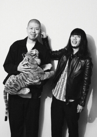 漫才コンビ・金属バット初の写真集『40×40 ドキュメント金属バット』刊行