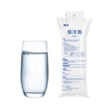 水と付属の保冷剤