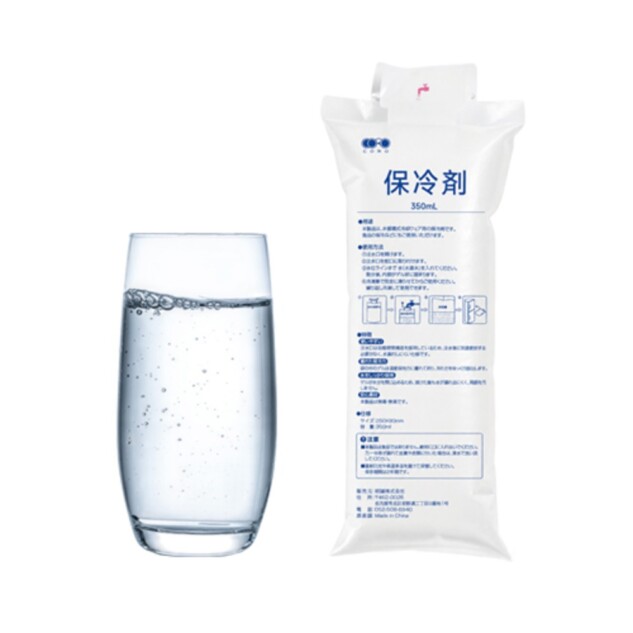 水と付属の保冷剤
