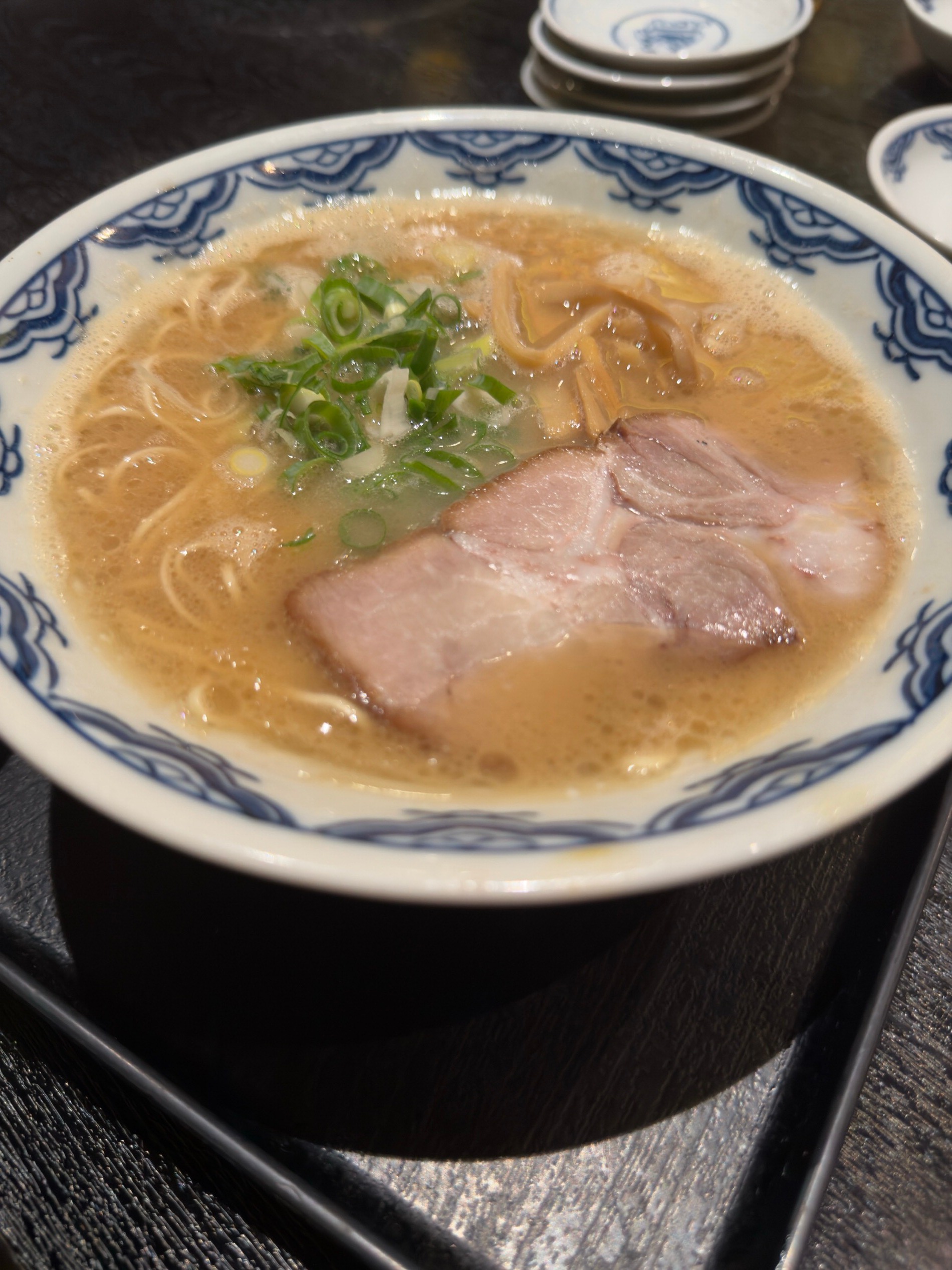 先日の飲み会の締めに食べた豚骨ラーメン
