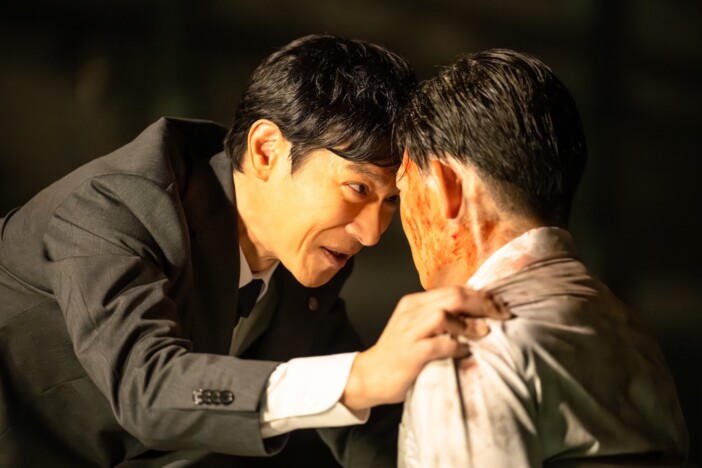 『VIVANT』が描く“国を守る”物語の危うさ “野崎”阿部寛の裏切りは何を意味するのか