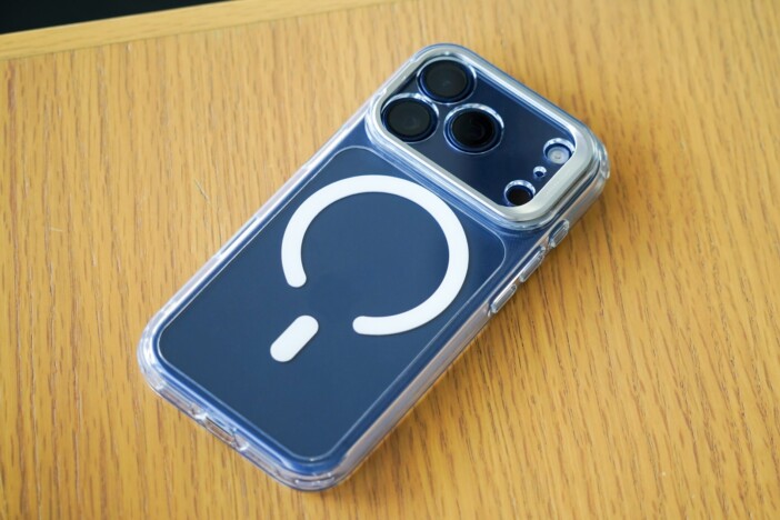 黄ばみを抑えてスタンドにもなる　ESRのiPhoneクリアケースを2カ月使ってみた