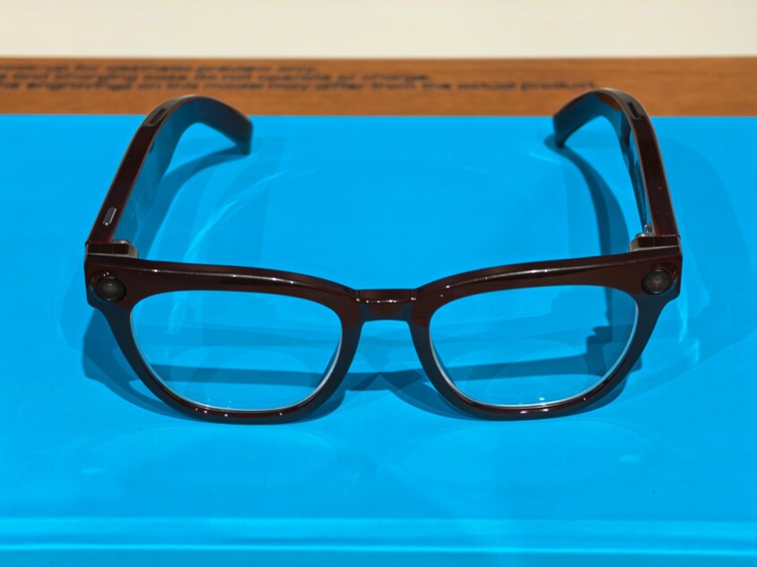Warby Parkerとコラボしたデザイン