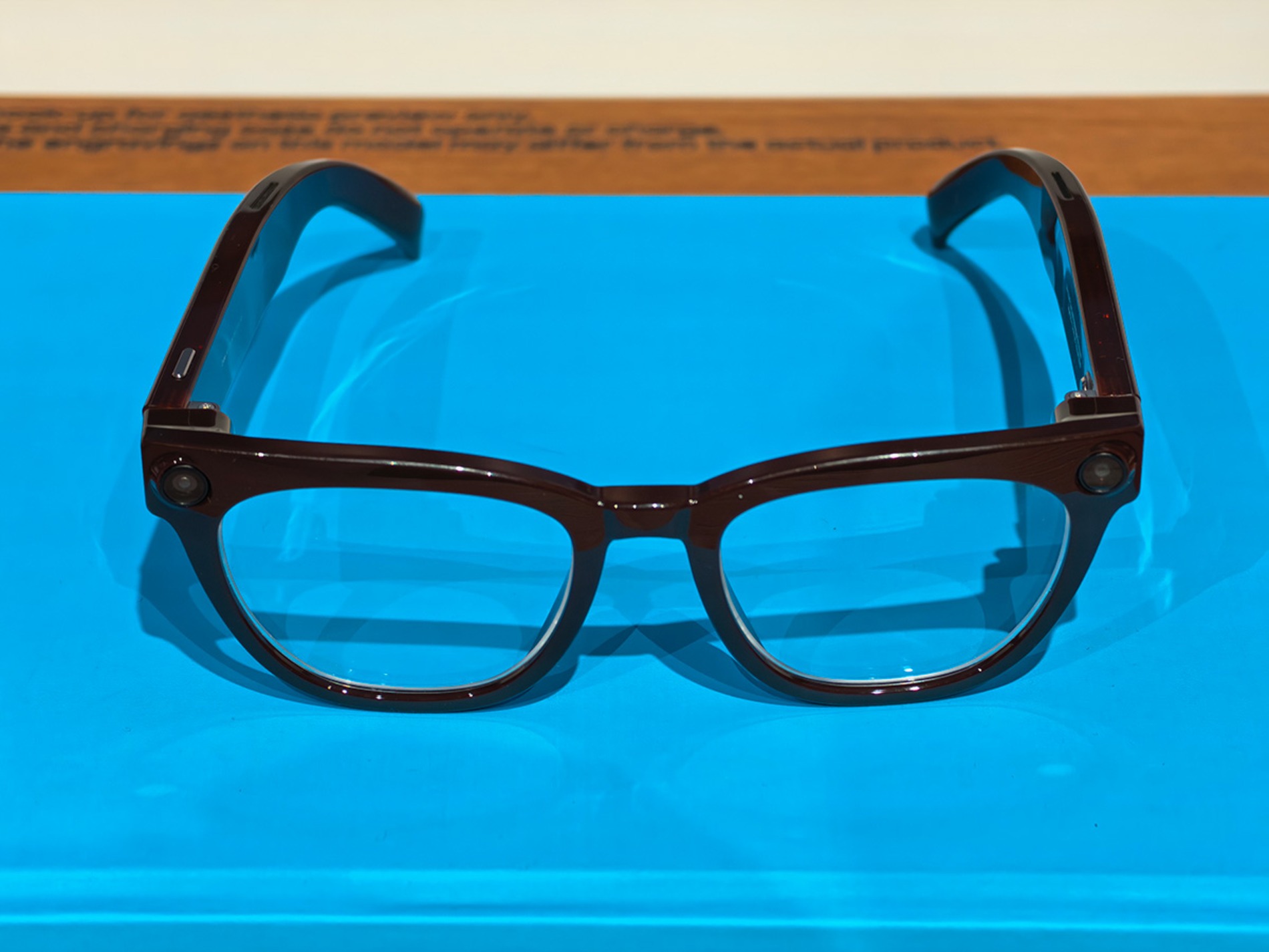Warby Parkerとコラボしたデザイン