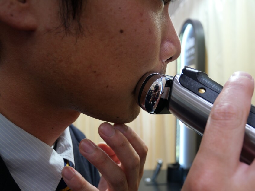 剃っている様子