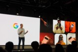 Pixelを手にする人々の写真を背に登壇したGoogle Pixel プロダクトマネジメント シニアディレクターのピーター・プルナスキー氏