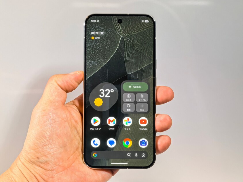『Pixel 11 Pro XL』片手持ち ホーム画面