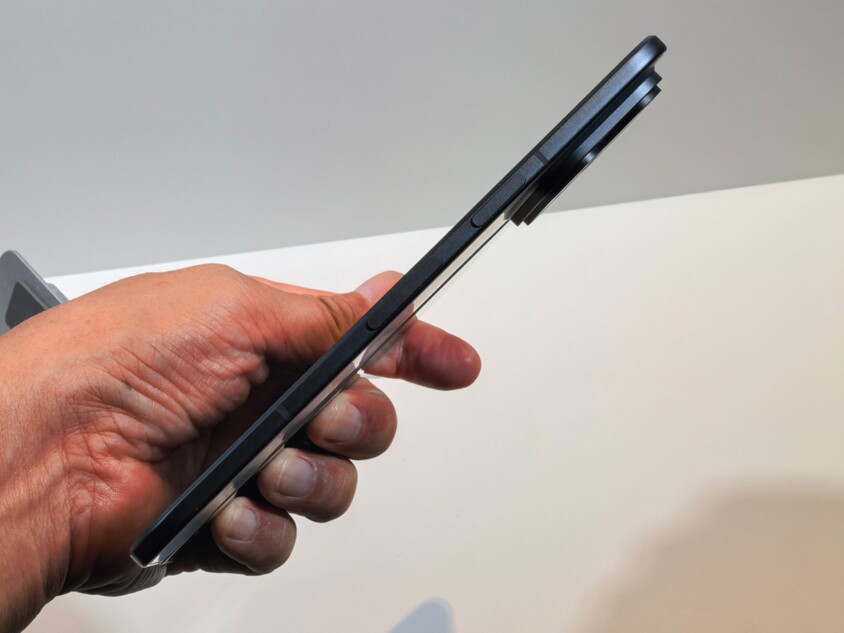 『Pixel 11 Pro Fold』側面