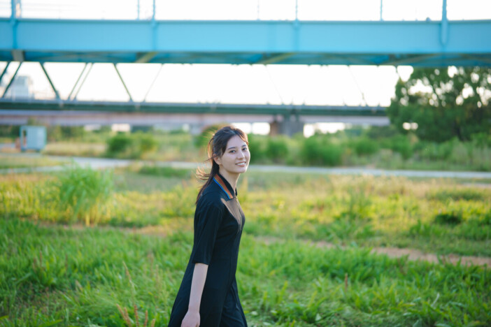 日向坂46・小坂菜緒が『B.L.T.10月号』の表紙に登場！　故郷・大阪でロケを敢行