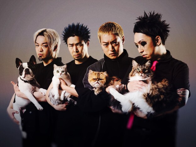 SiM、新曲「DALALA」がアニメ『TANK CHAIR-戦車椅子-』OPに　メンバーが猫を抱えた新ビジュアルも