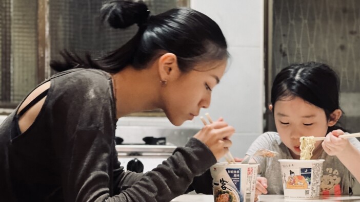 主人公はなぜ自身の左手に罪悪感を抱いたのか 『左利きの少女』本編映像&新場面写真公開