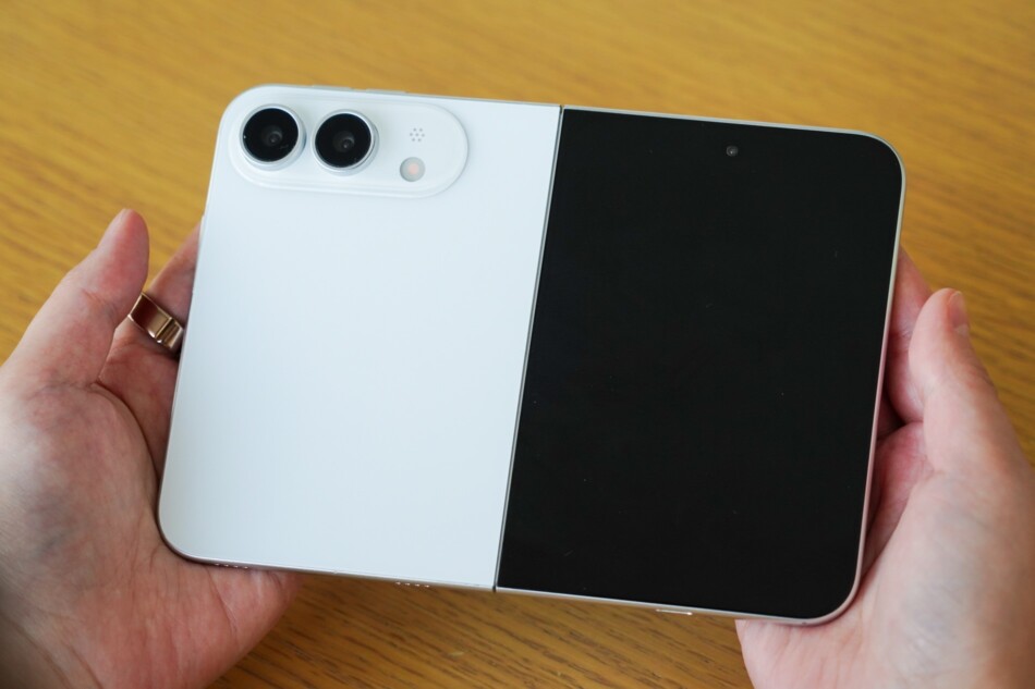 折りたたみiPhoneのモック