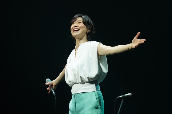 今井美樹、40年にわたる対峙の先で見つけた答え 正直で誠実な音楽の旅『"Our Songs!!" TOUR 2026 ~smile~』を観て