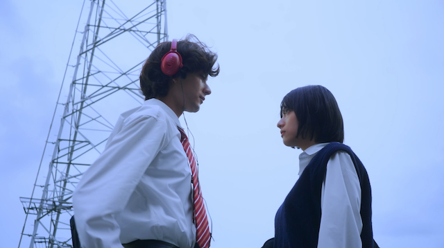 人間界の密かな恋」MVより