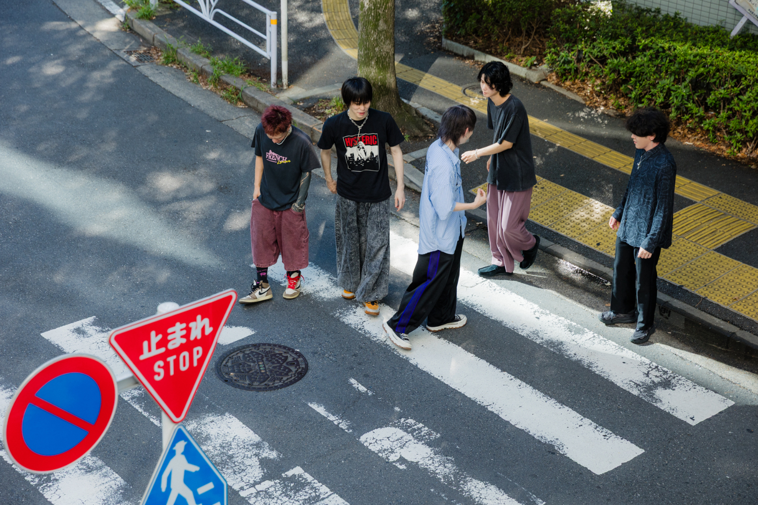 惣田航平(Vo・G/EVE OF THE LAIN)、Taisei Kino(G/'97,Kids)、藤井 樹 (Vo・G/Broken my toybox)、宮本龍人(Vo・G/ Gum-9)、寺口宣明(G・Vo/Ivy to fraudulent Game)
