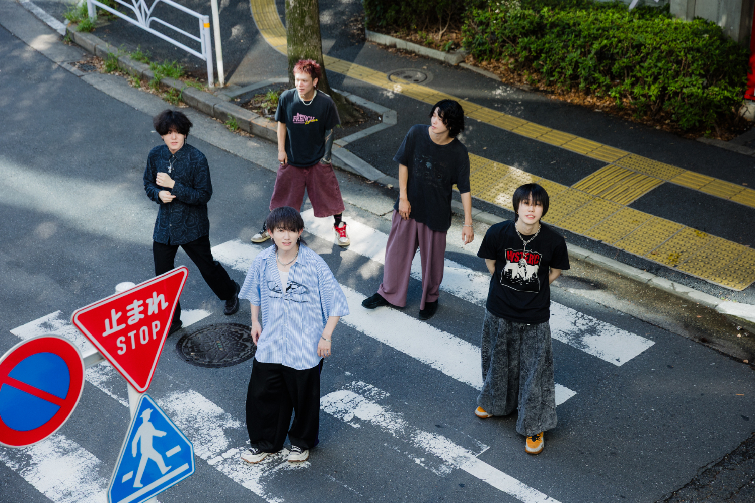 惣田航平(Vo・G/EVE OF THE LAIN)、Taisei Kino(G/'97,Kids)、藤井 樹 (Vo・G/Broken my toybox)、宮本龍人(Vo・G/ Gum-9)、寺口宣明(G・Vo/Ivy to fraudulent Game)