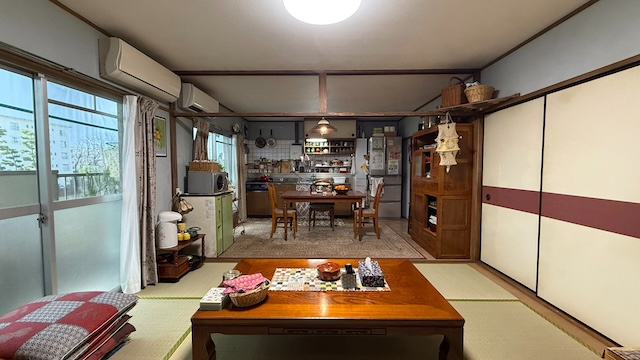 『しあわせは食べて寝て待て』美術の裏側の画像