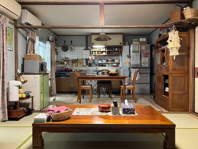 『しあわせは食べて寝て待て』美術の裏側の画像