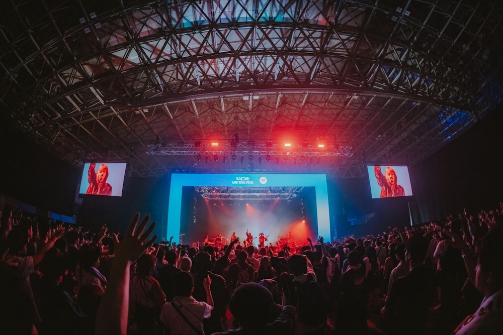 サマソニ『Spotify Stage』2026 DAY3レポ:PEOPLE 1、にしな…鮮烈なステージ HALCALI、yamaら「Gacha Pop」勢の活況の画像3-1