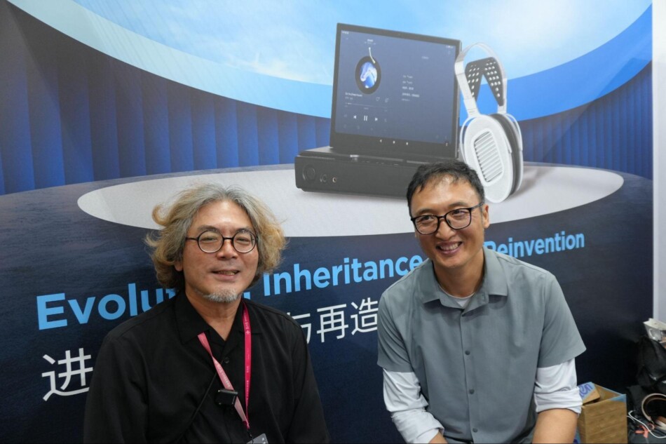 HIFIMANブース　Dr．Fang氏と筆者