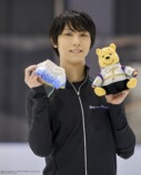 羽生結弦とプーさんのメモリーブック刊行の画像